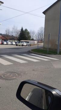 Dolnja Košana manjka prometni znak 30